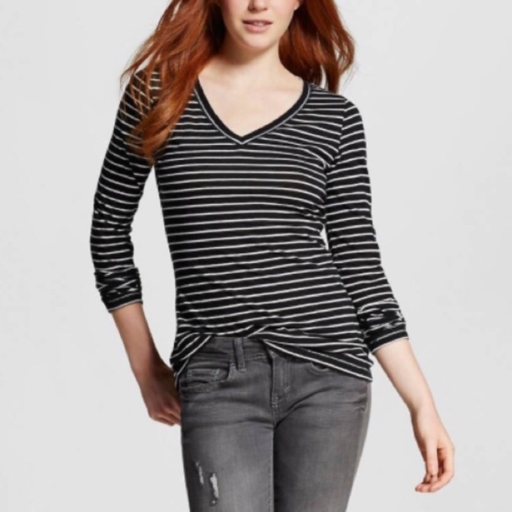 🌻3/$20 Mossimo Black & White Stripe Long Sleeve V-neck Lightweight Tee, Size S